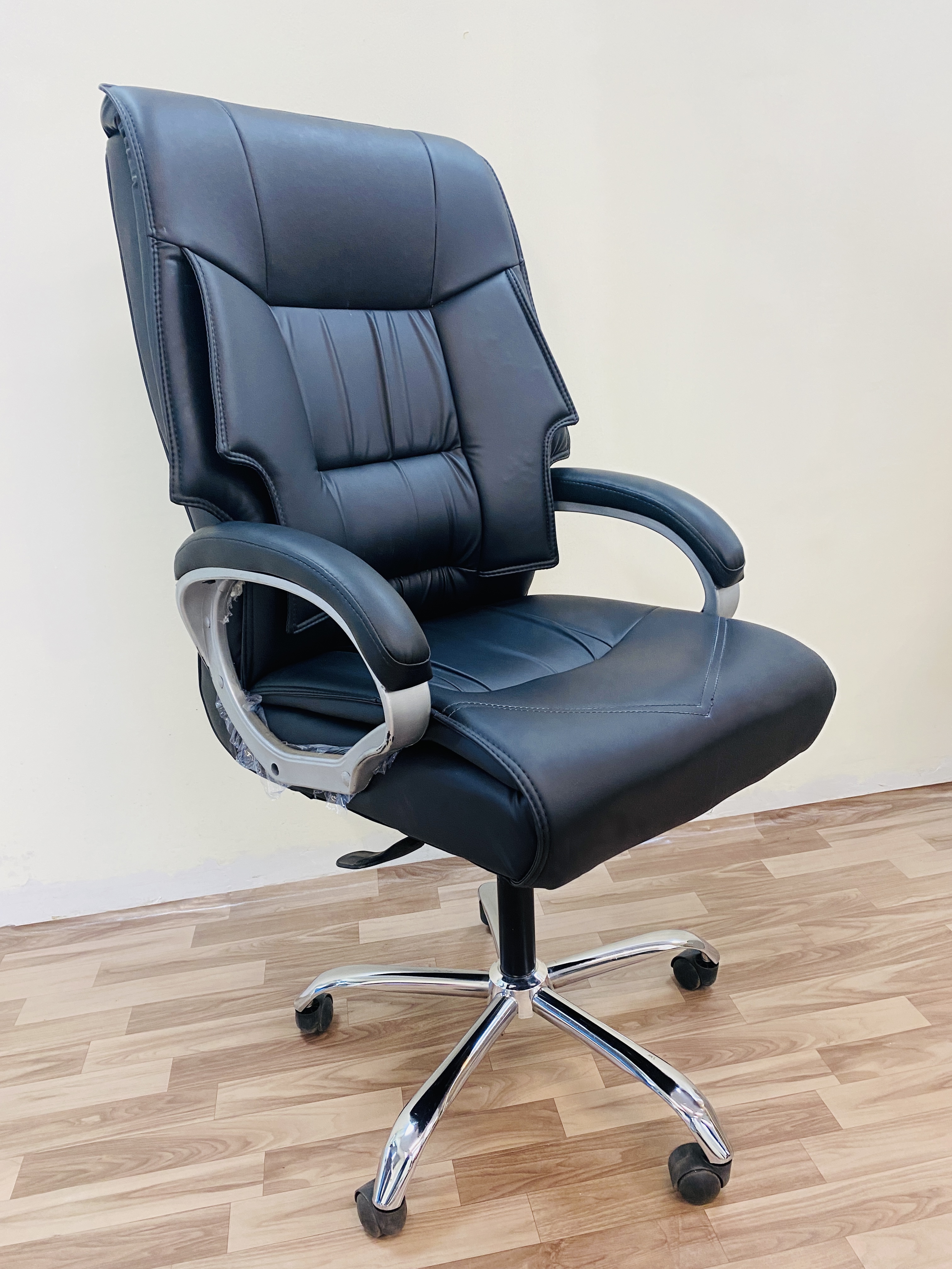 Luxury Leatherette Office Chair thumbnail 11